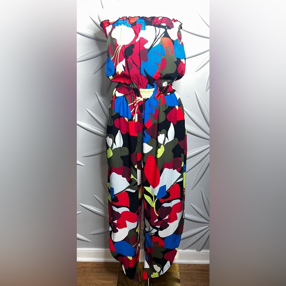 NWT Bar III SZ S Red/green/white/blue floral strapless jumpsuit/Bust 38”